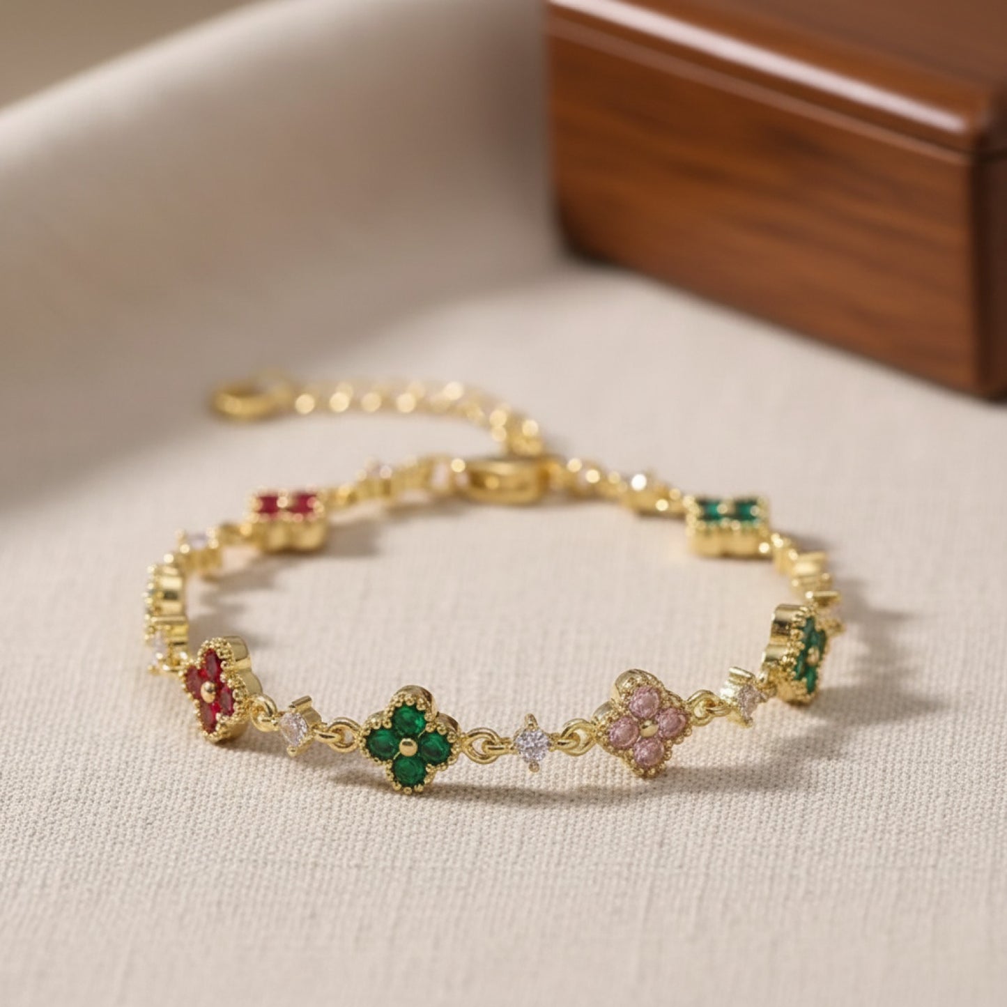 Bracelet Minimaliste Trèfle à Quatre Feuilles Multicolore CZ - Bijou Femme Exquis