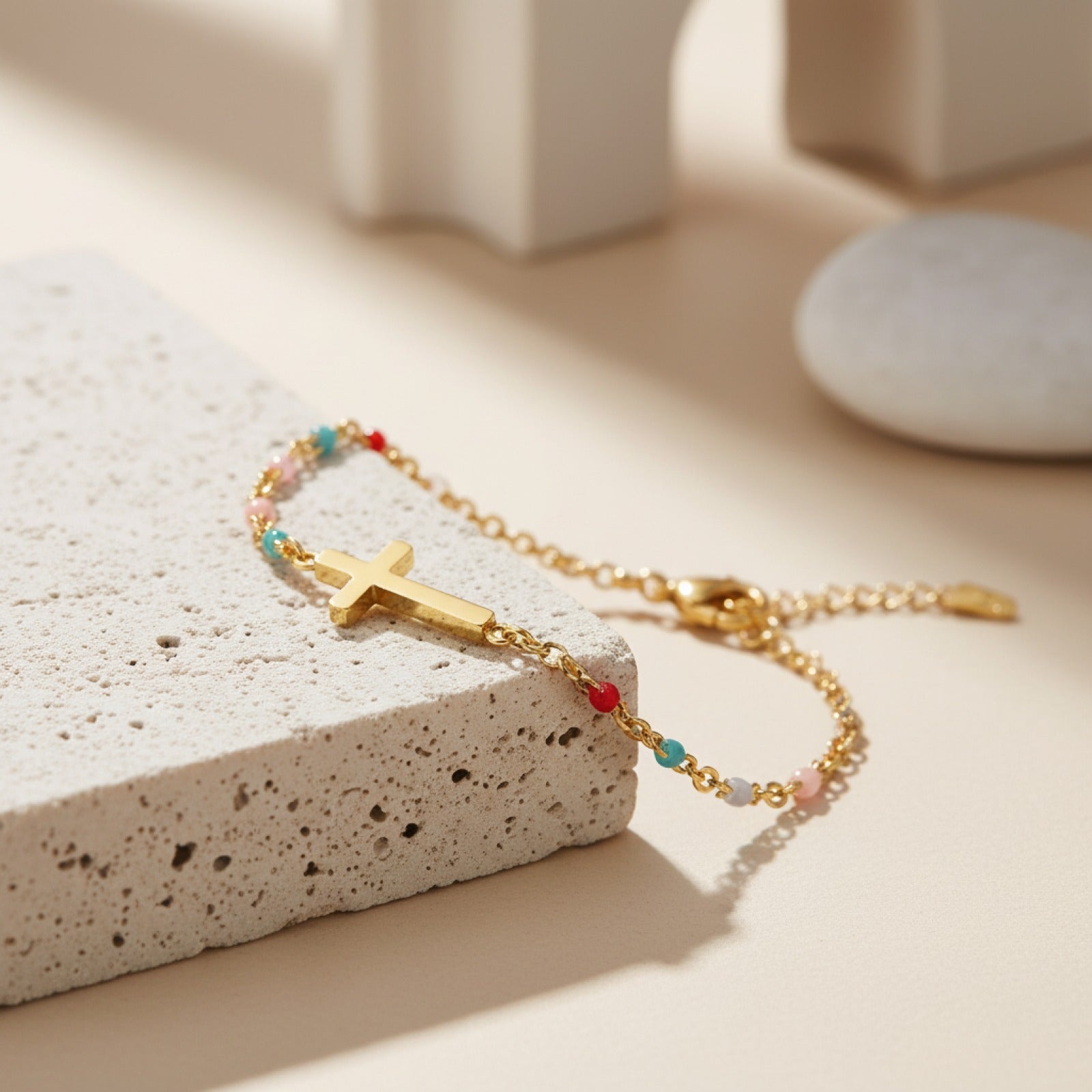 Bracelet Boho Fille en Acier Inoxydable - Chaîne Fine Dorée, Breloque Croisée, Cadeau Chic