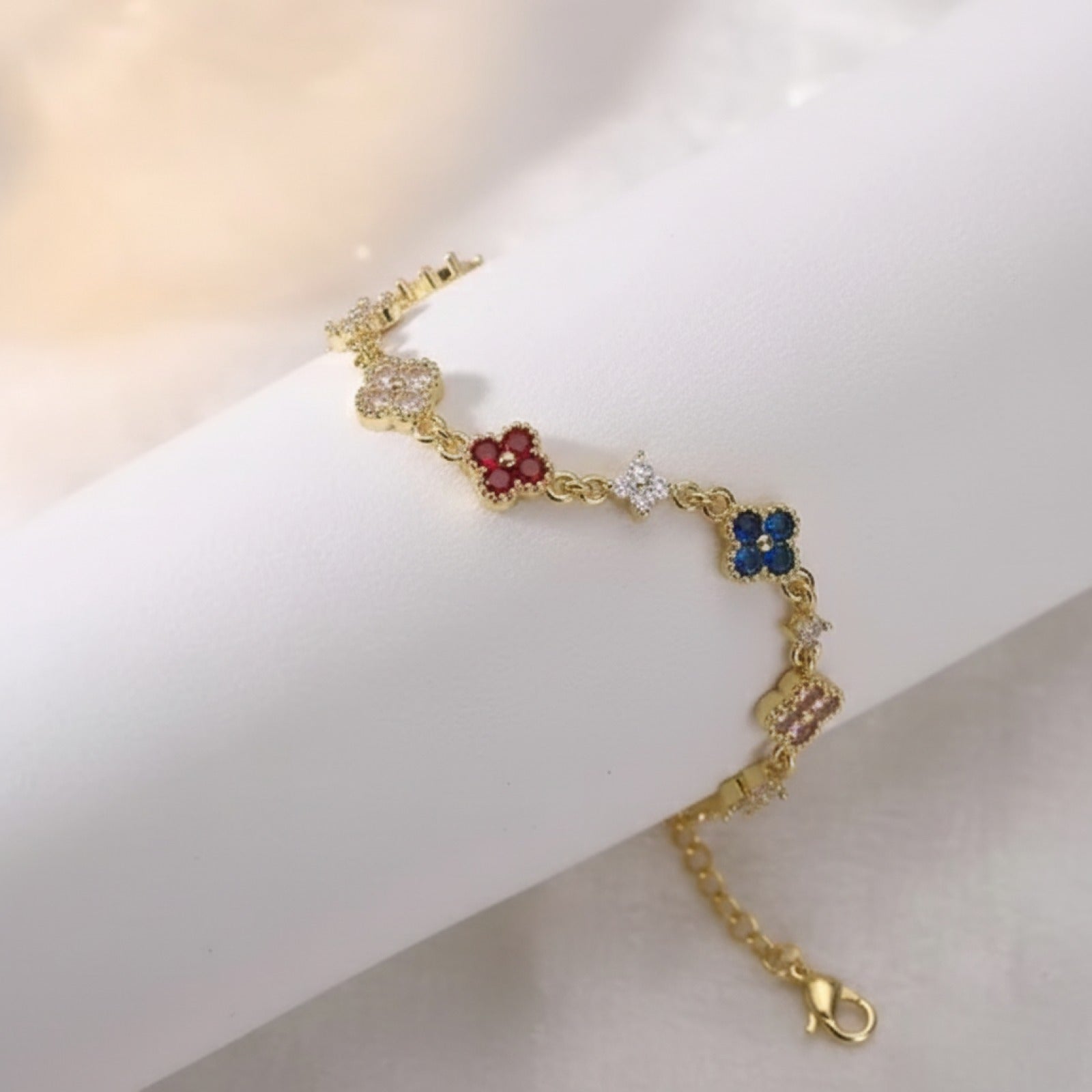 Bracelet Minimaliste Trèfle à Quatre Feuilles Multicolore CZ - Bijou Femme Exquis