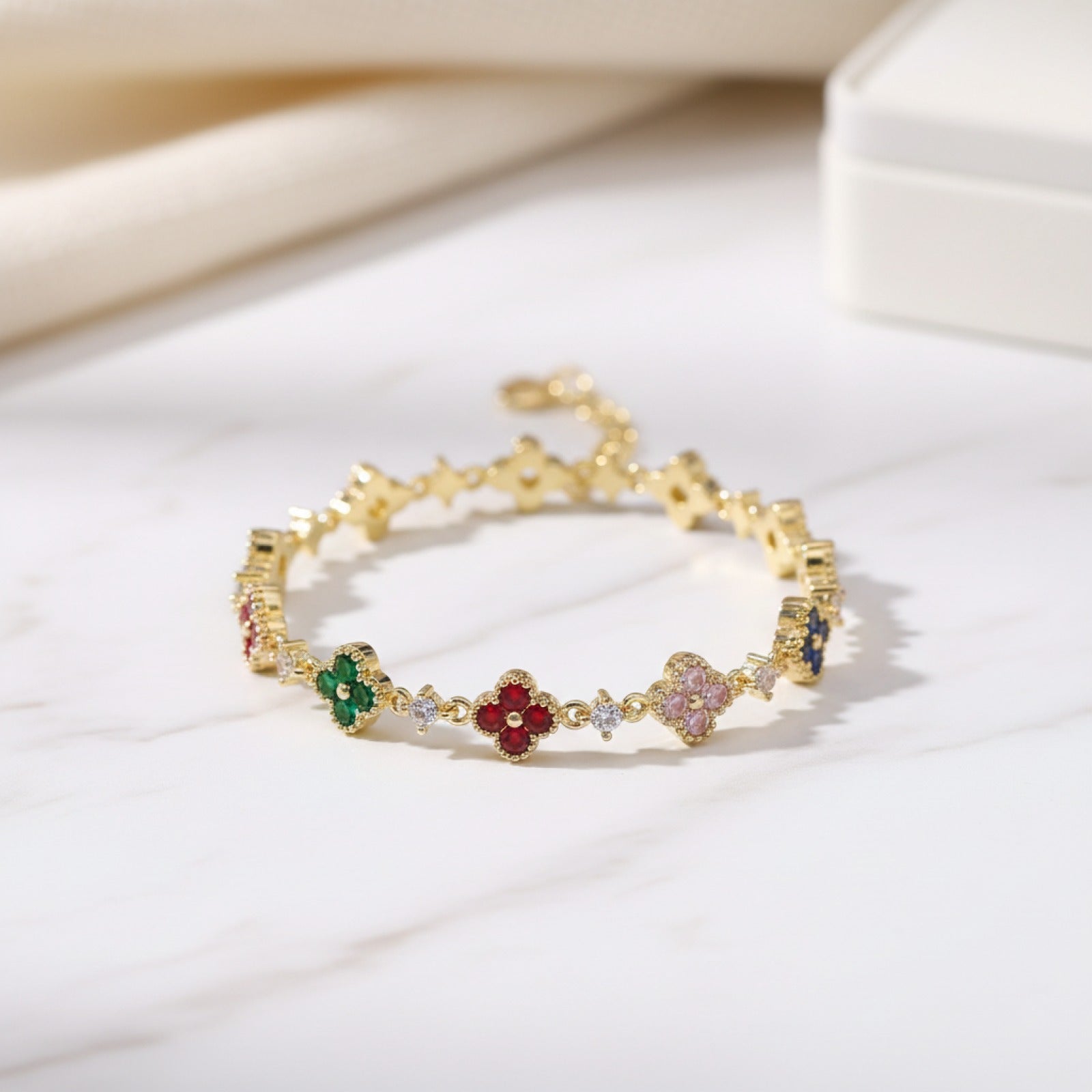 Bracelet Minimaliste Trèfle à Quatre Feuilles Multicolore CZ - Bijou Femme Exquis